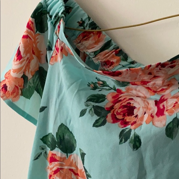 Off the shoulder floral dress - Picture 3 of 5